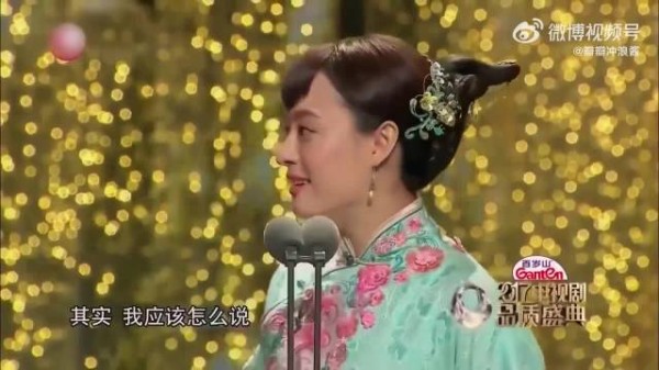 孙俪得知自己获奖，直接从片场飞到晚会，衣服都没来得及换太敬业