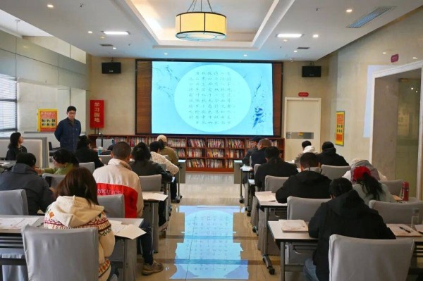 书法名家柳长忠首次为武汉残疾学员授课：用笔尖点亮心灯