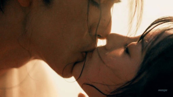 全世界找不到比征玉浴池吻更美的画面了…弥漫的水雾 爱意达到巅峰的时刻