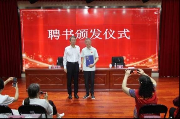 广州老年大学“银发智库”已汇聚1400多名银发专家,电视剧《亮剑》导演张前成为新入库专家