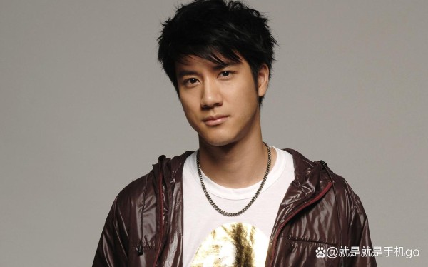 趣事分享——王力宏演唱会唱一半口渴突然拿工作人员可乐来喝