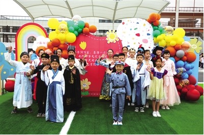 书香展演润童心。