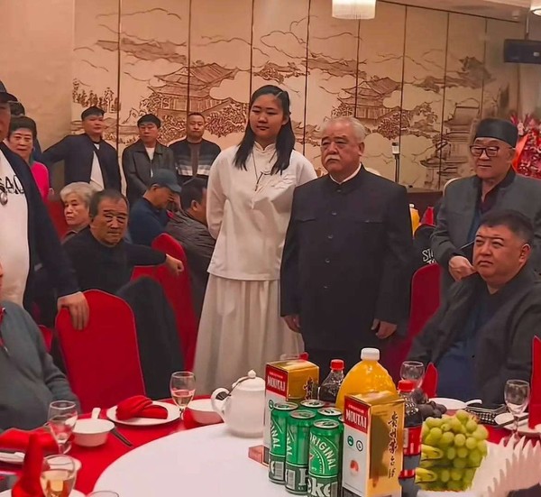 从相声到书画！李嘉存跨界收徒，哈僧女儿13岁拜师背后有啥门道？