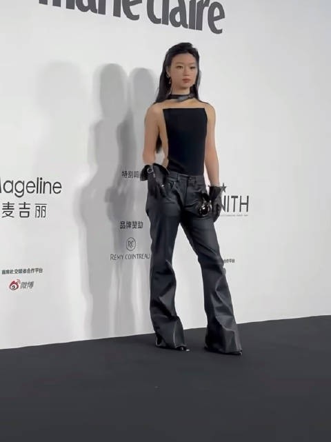 风头正劲的单依纯，现实和照片差距挺大