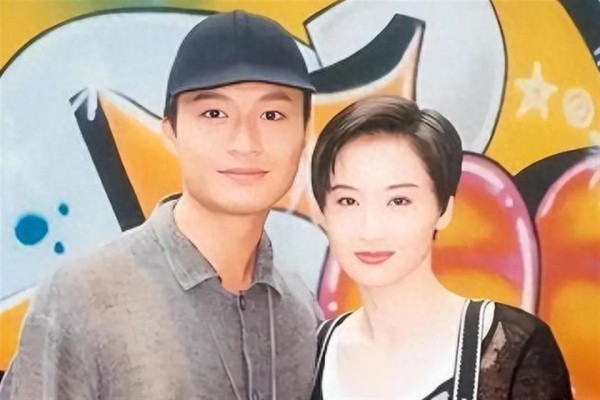 她曾迷倒过张艺谋，也曾让马景涛心碎，如今年过6旬却仍孤身一人