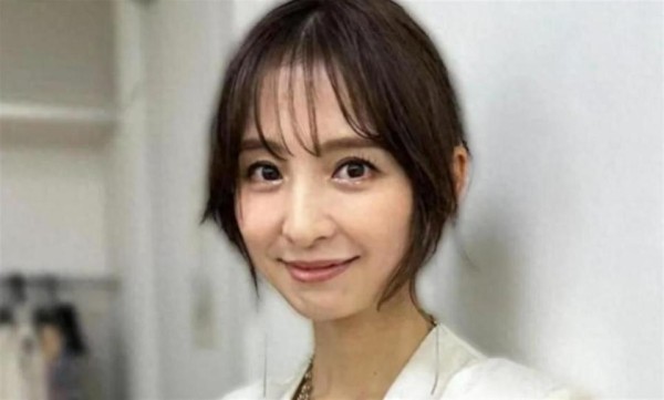 顶流女星再婚嫁粉丝!对方追她十年还是富豪,比偶像剧还浪漫