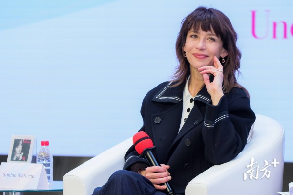 特写丨苏菲·玛索春日抵京，两天三场文学之约