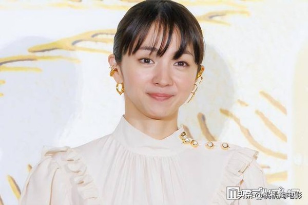 满岛光宣布结婚当妈！闪嫁小8岁男模，曾有过6年婚姻