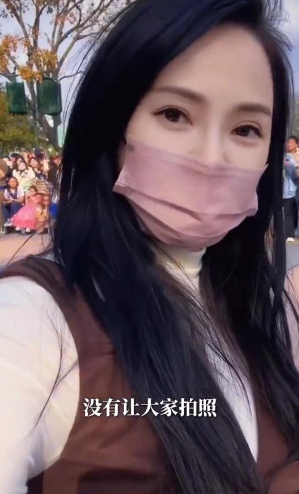 伊能静回应迪士尼拒绝合影：难得一家三口相聚，希望全心陪女儿