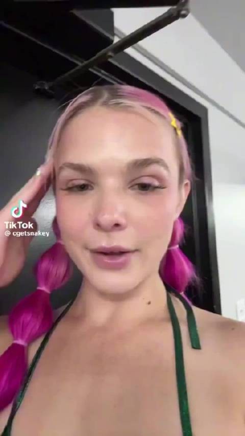 美钢管舞娘称士兵部署前挥霍钱财