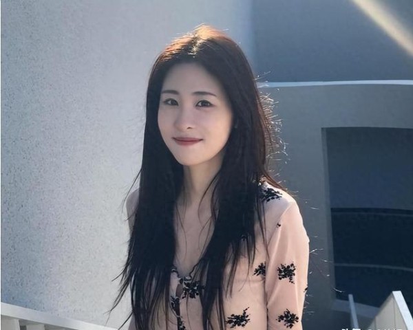 她比八卦更值得理解。曾为隐秘生子与华晨宇被推上风口