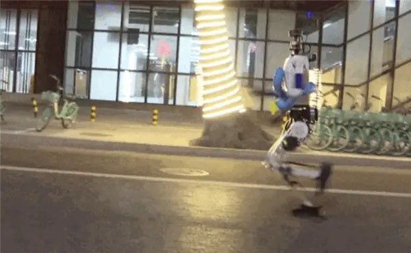 速度碾压人类！王兴兴放话：下个月机器人半马要跑进1小时内