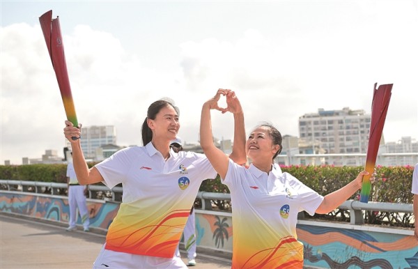 第六届亚沙会火炬传递在三亚举行