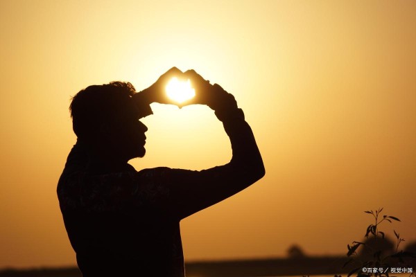 从今把定春风笑，且作人间长寿仙