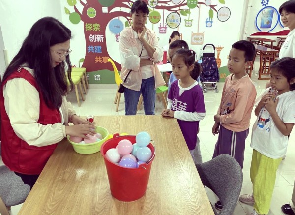 明潭社区趣味职业体验活动精彩纷呈