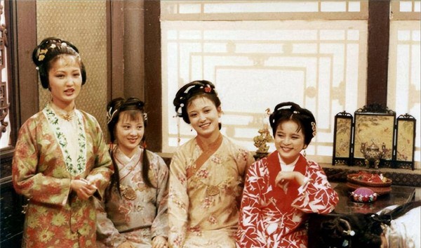 《红楼梦》中人物名字多半采用谐音，隐藏最深的谐音格是蒋玉菡