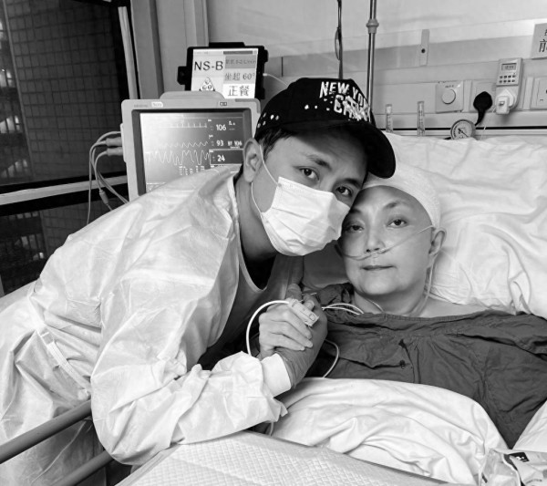 香港男星发文哀悼母亲！无法接受母亲离世，回应母子不和传言