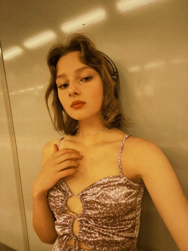 有线耳机穿搭居然这么潮，逆袭成为时尚单品！