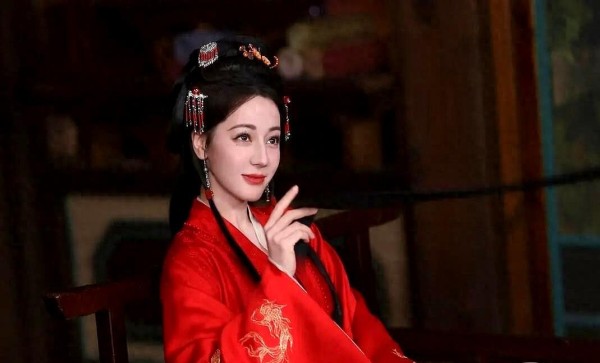 电视剧热度排行榜，《白日提灯》首播即失利，《逐玉》排名退至第二，《你好1983》热度高达75.71成最大黑马，2026剧王之争你更看好哪一部