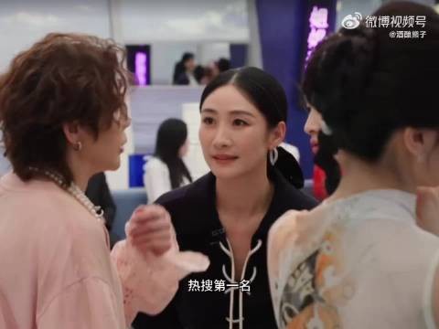 还得是王濛，直播贡献了好多梗上了好多热搜哈哈哈哈，有种不是明星的自由