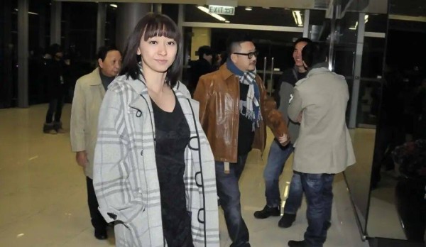 香港女星突然考虑冻卵,和圈内男友只恋爱不结婚,丁克多年想留后