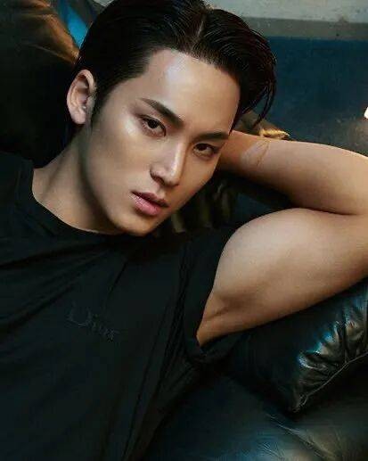 29岁，在韩国，还没有女朋友，但已经是时尚达人了！