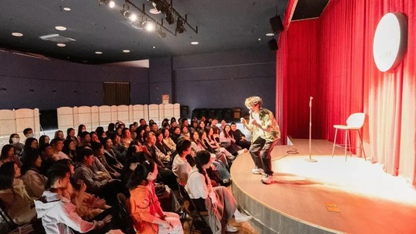 脱口秀，一个可能比AI增长更快的行业