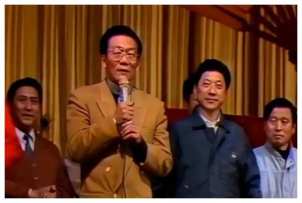 放着诸多健在的宝字辈不拜，为何侯耀文非要拜师过世的赵佩茹？