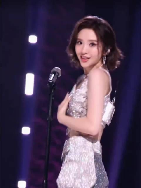 爱上唐艺昕简直是人之常情！又是羡慕张若昀的一天！