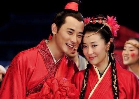 年纪只差两岁苗圃和罗晋演母子，更唏嘘的是他们曾为绯闻情侣