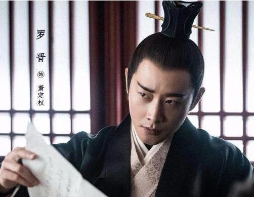 年纪只差两岁苗圃和罗晋演母子，更唏嘘的是他们曾为绯闻情侣