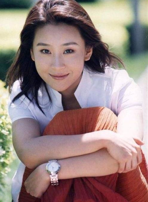 年纪只差两岁苗圃和罗晋演母子，更唏嘘的是他们曾为绯闻情侣