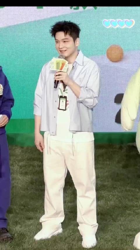 这么多人上班？那当然不是啊，振东，为你而来啊！樊振东