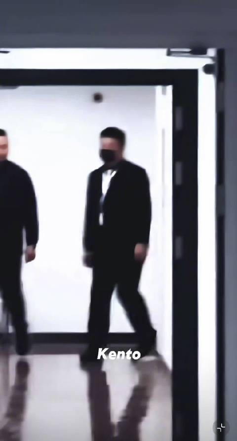 张凌赫190身高黑帮大佬造型路透曝光