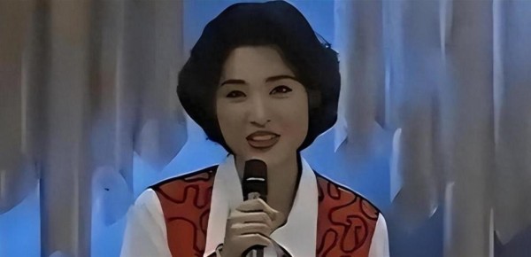 她抛弃前夫再嫁百亿富豪,从央视辞职8年,今56岁要演电视剧