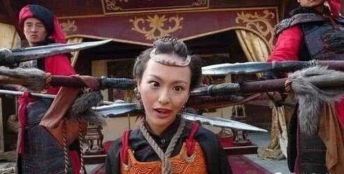 封面 电视剧搞笑幕后花絮:唐嫣搞笑,胡歌妩媚