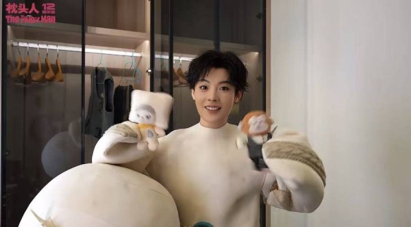 陈丽君首演话剧，变身“枕头人”给上海观众送惊喜