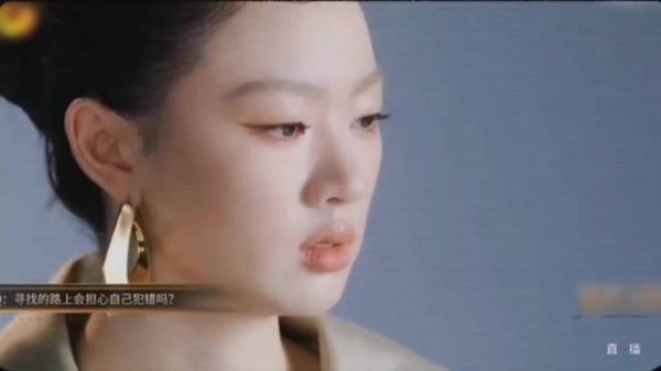 单依纯回应质疑称不知何为错，反问大众不接受就是错