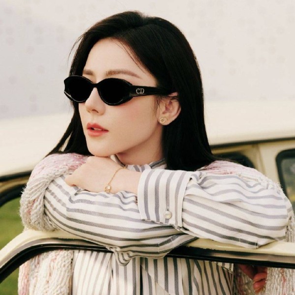 巴黎时装周高光不断！迪丽热巴四登迪奥头排，短剧演员亮相引爆时尚圈新讨论