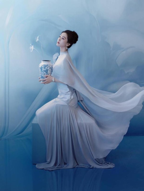 刘诗诗气质温婉娴静。