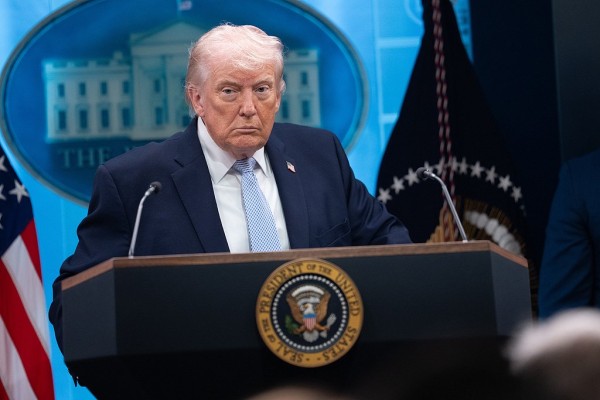 特朗普不满北约：还记得格陵兰岛吗