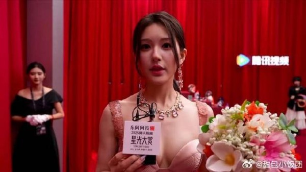 庞铮主持翻车现场！跟赵露思抢麦克风，一点眼力见没有