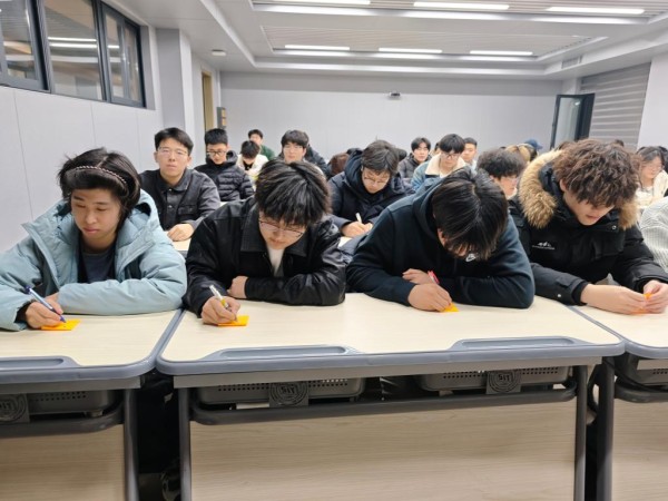 【心理护航】摘抄励志心语，贴满感恩心意 —— 心理主题活动温暖上线