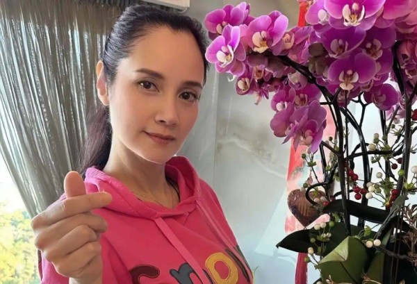 香港女星身体抱恙再度入院，丧母一个月备受打击，健康屡亮红灯