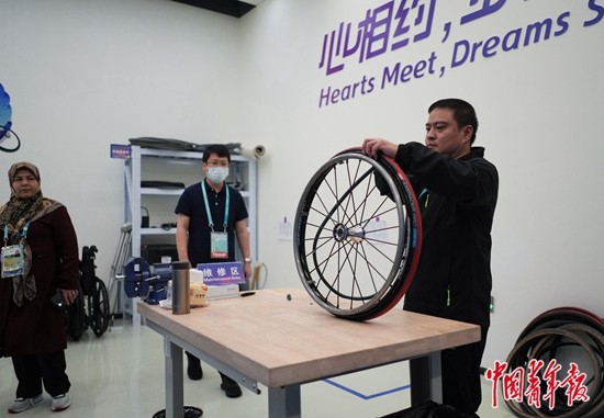 亚残运会赛场边上的特殊“医疗队”