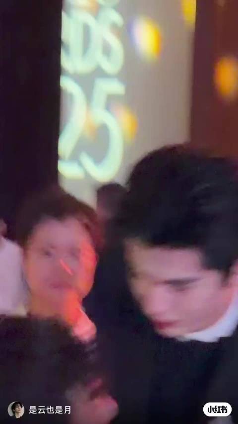 感觉大家对凌赫的占有欲真的强哈哈哈哈哈哈也真的很爱哈哈哈哈