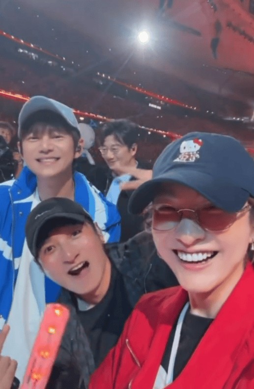 吴昕、李维嘉、何炅同框合影，梦回《快乐大本营》！