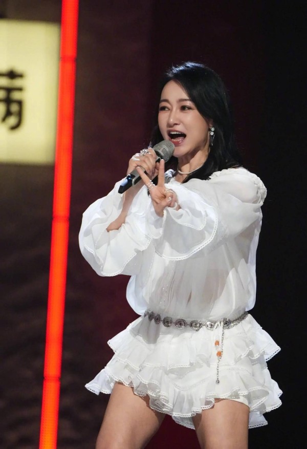 赵子琪回应《浪姐》争论视频：每一个姐姐都很好