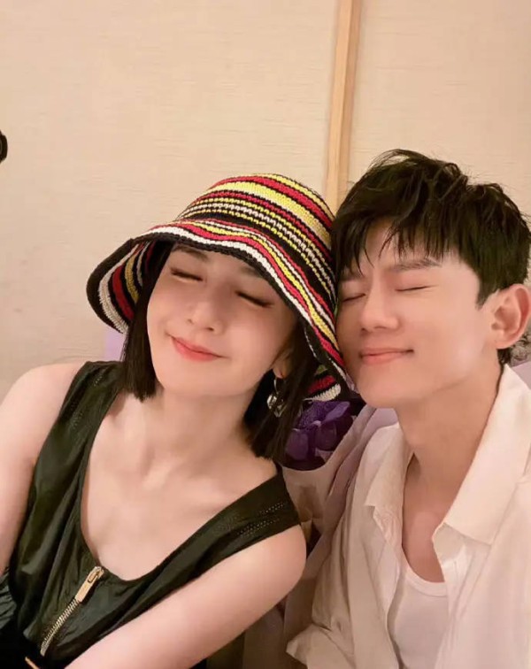 张杰和女儿力挺谢娜办演唱会:等你绽放