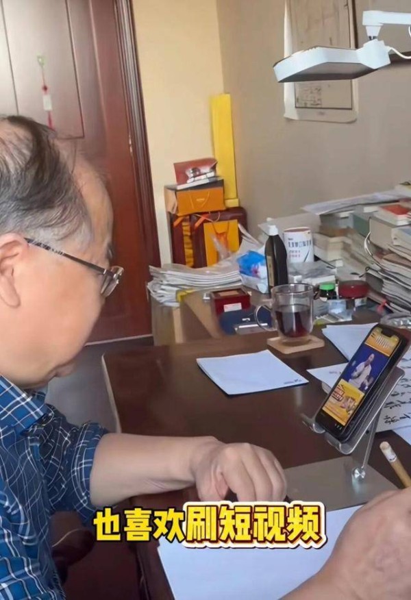 莫言自曝戒不掉刷短视频